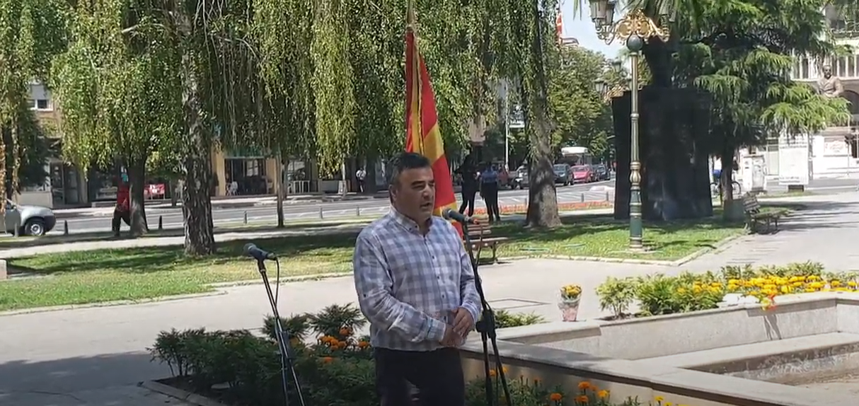 Бачев положи цвеќе на споменикот на децата - бегалци и упати порака до Шилегов: Погази врз своите егејски корени и не си достоен да интервенираш врз овој споменик